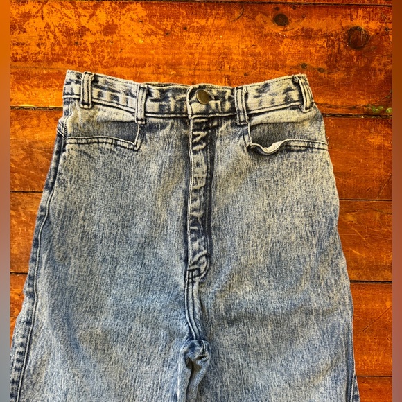 ONLY DENIM - High-waist Jeans - Picture 2 of 8